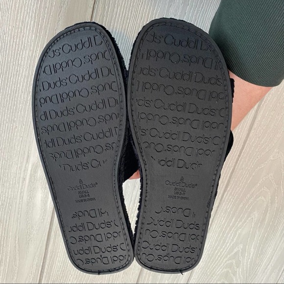 ⭐️$4 w/Bundle⭐️ CUDDL DUDS BLACK SLIPPER SANDALS NEW WITHOUT TAGS SIZE S… - Picture 2 of 6